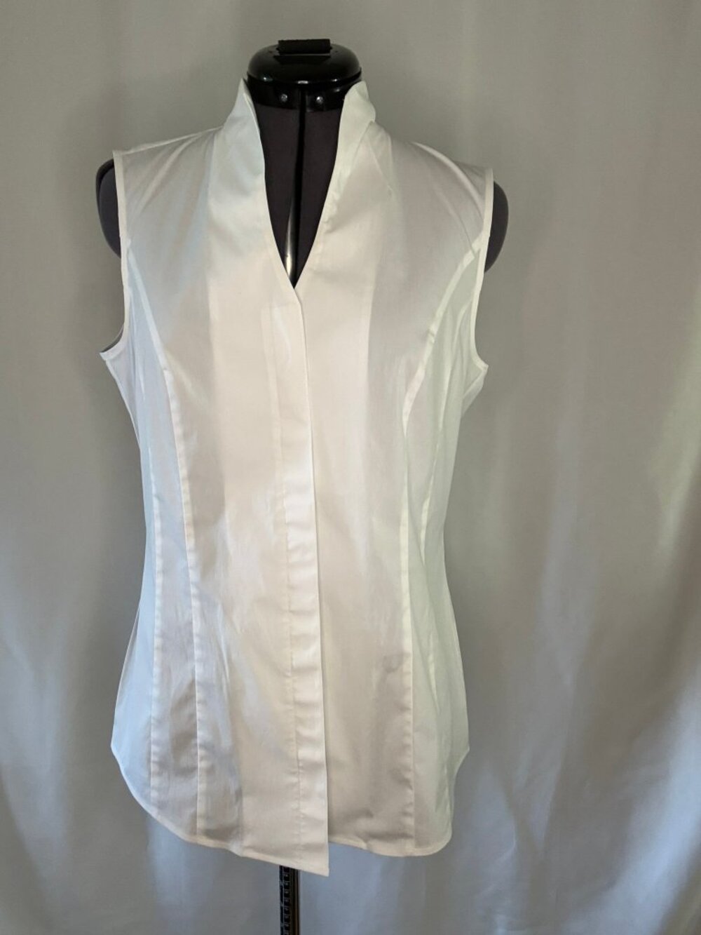 Brooks Brothers size 2 sleeveless white blouse